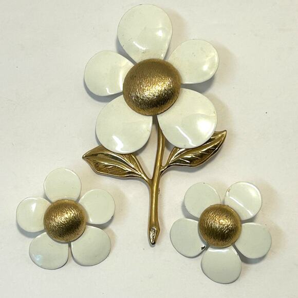 Vintage 1960's Sarah Coventry Daisy Brooch Earrings Set - Picture 1 of 9